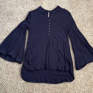 Free people bell sleeved blouse🍃